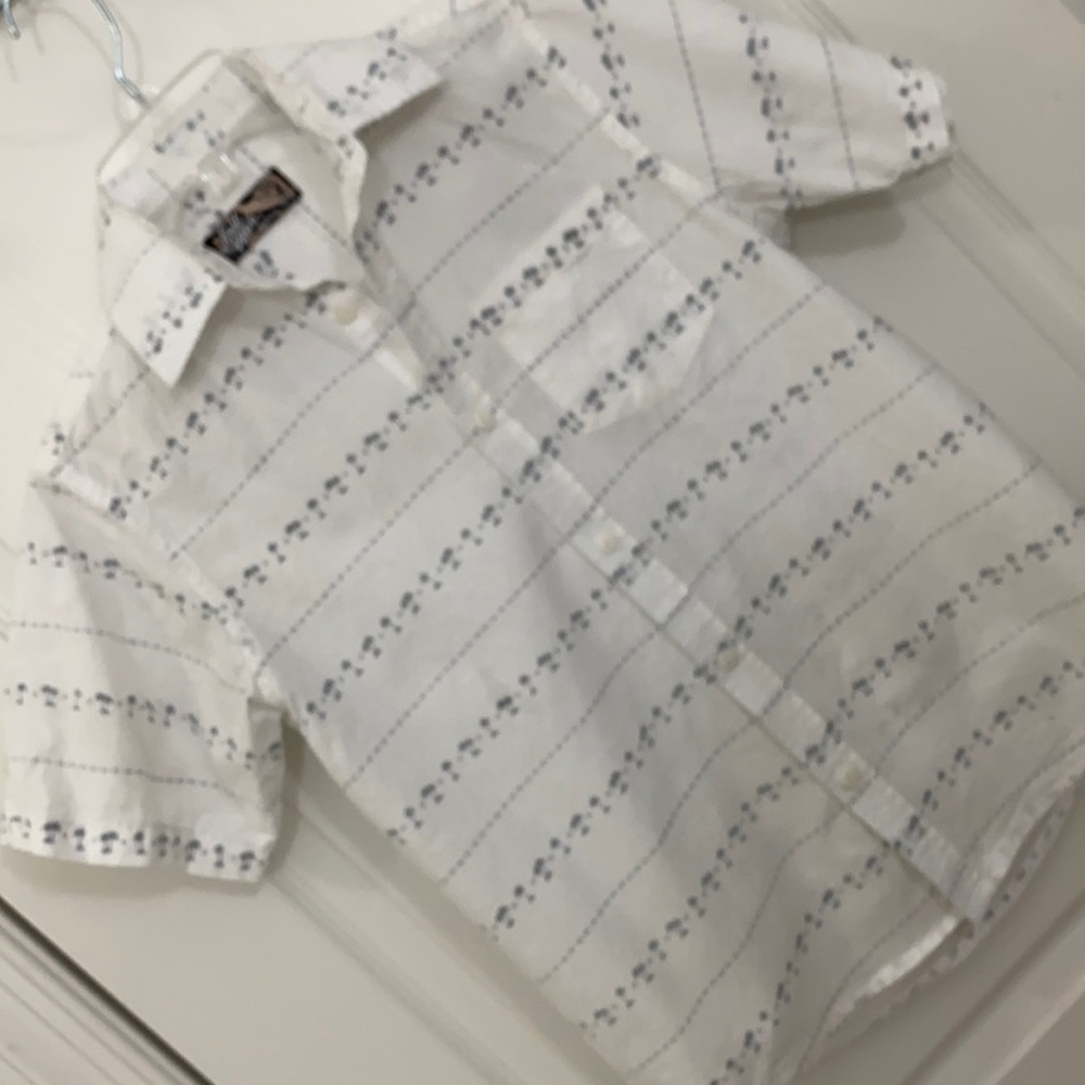 First Wave Boy’s Button Down Size 10/12 White/Blue